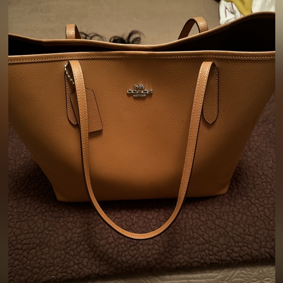 Coach Handbags - Coach city tote SOLD❌❌❌